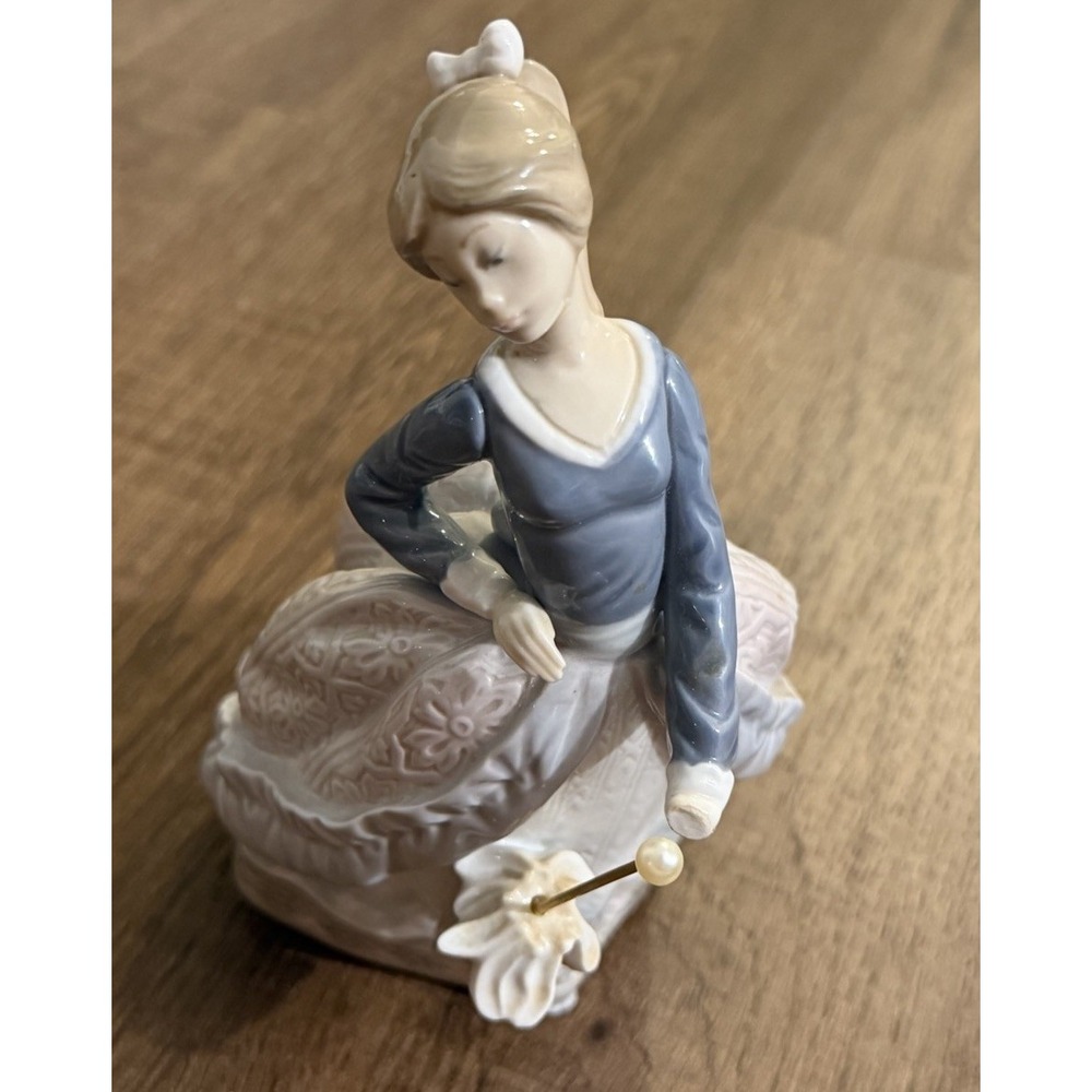 Authentic Vintage Lladró "Evita" #5212 Porcelain Figurine Girl with Parasol